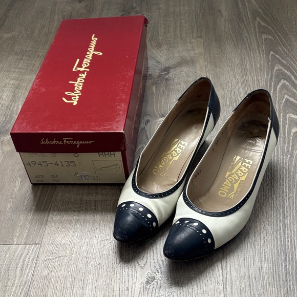3 pairs of women’s Salvatore Ferragamo vintage kitten heels - Picture 4 of 5